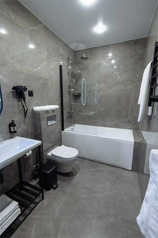 Гостиница Медвежий угол Сургут Семейный полулюкс-12