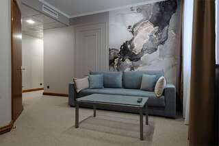 Гостиница Медвежий угол Сургут Улучшенный люкс с кроватью размера «king-size»-9