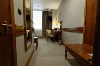 Гостиница Медвежий угол Сургут Стандартный двухместный номер с 1 кроватью или 2 отдельными кроватями-5